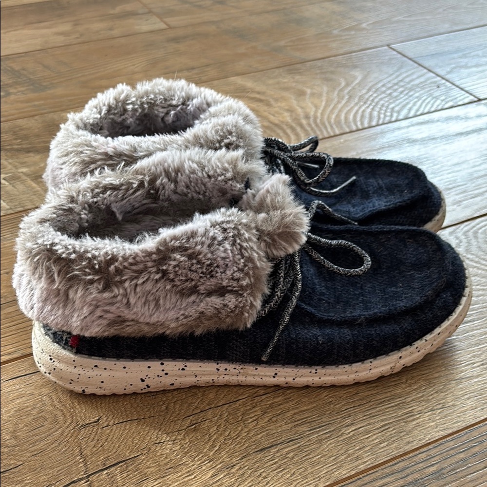 Hey Dude Britt Fur Lined Shoes Booties Navy Blue Womens Size 6 Comfort Shoes